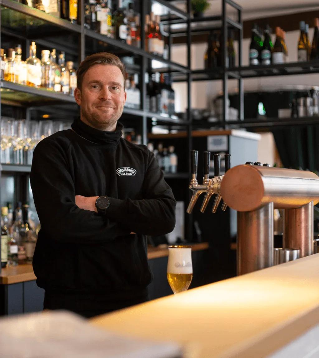 Markus Quadt, owner of Alte Post — portrait at the bar of his restaurant